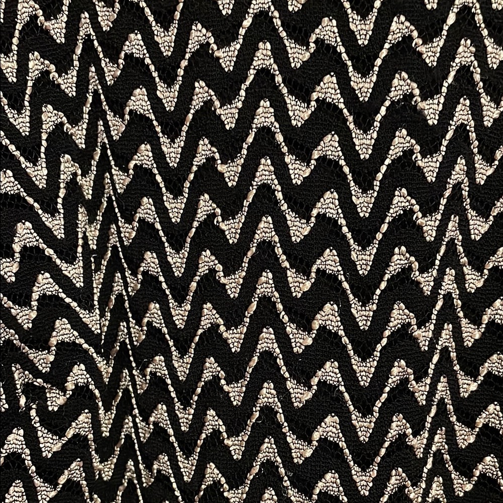 Black and Metallic Fitted Chevron Halter Dress - Picture 3 of 5